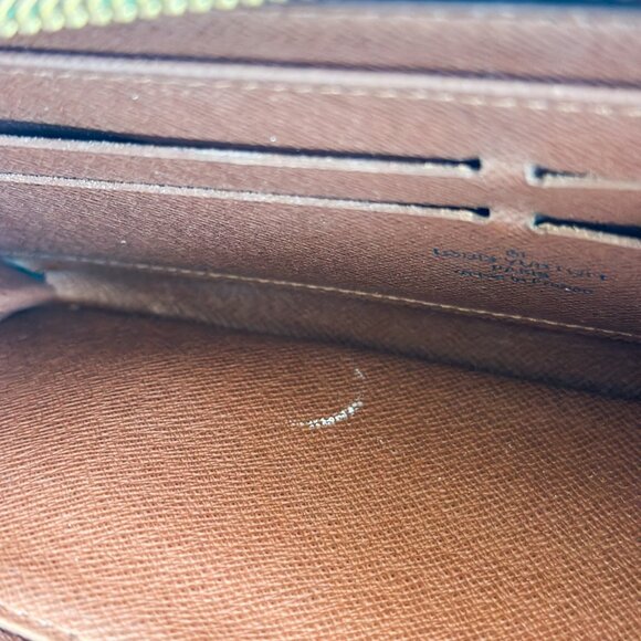 Louis Vuitton Monogram Zippy Wallet - Picture 14 of 16